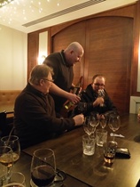 Puheenjohtajamme hoiti myös tarjoilun Vaakunassa.